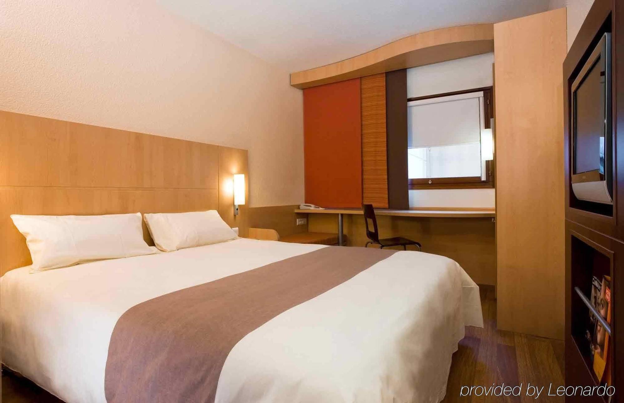 Отель Ibis Paris Vaugirard Porte De Versailles Экстерьер фото